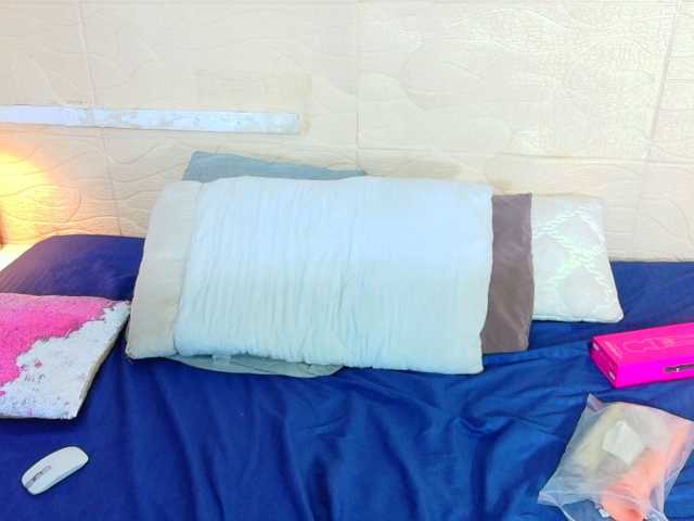 tiny-whore live cam on BongaCams