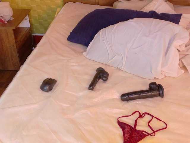 tiny-whore live cam on BongaCams