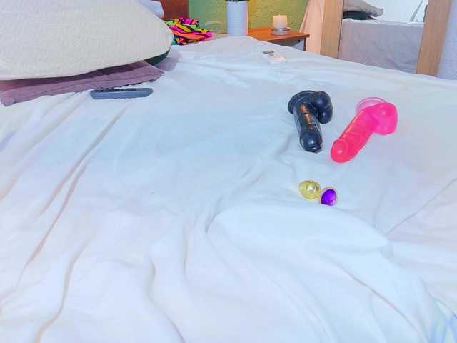 tiny-whore's BongaCams show and profile