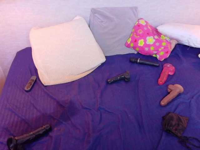 tiny-whore — live female cam