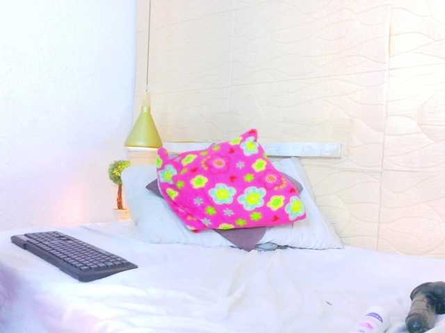 tiny-whore live webcam show