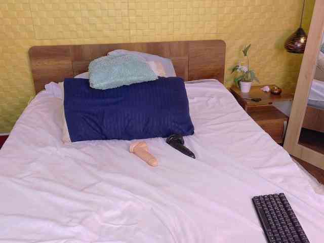 tiny-whore webcam