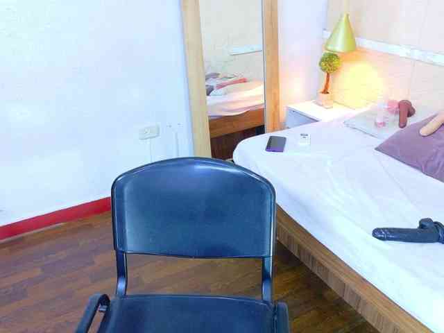 live cam room Tiny-whore