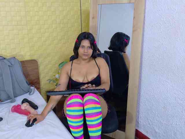 tiny-whore