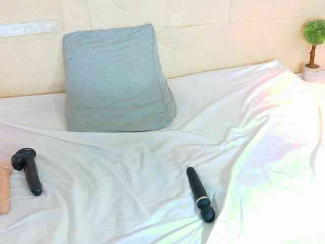 tiny-whore's live room