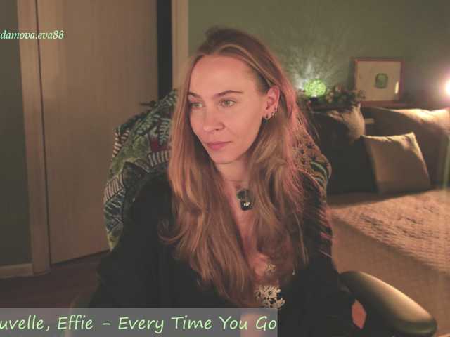 eva-adamova, en directo ahora en BongaCams