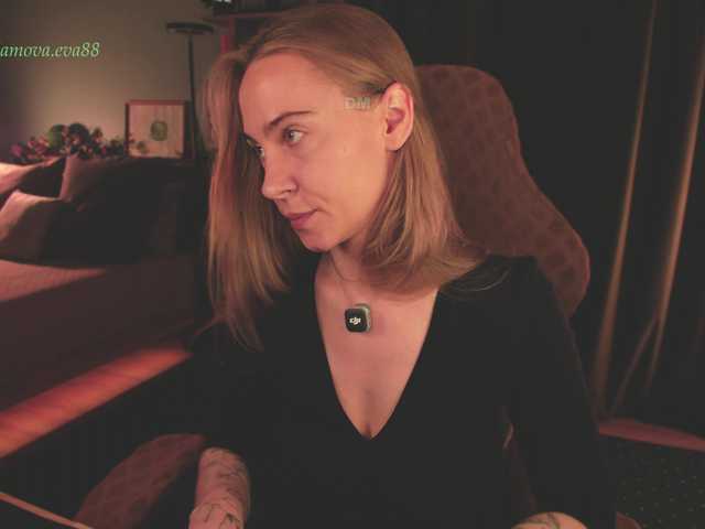 eva-adamova live webcam show