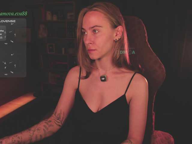 eva-adamova live cam on BongaCams