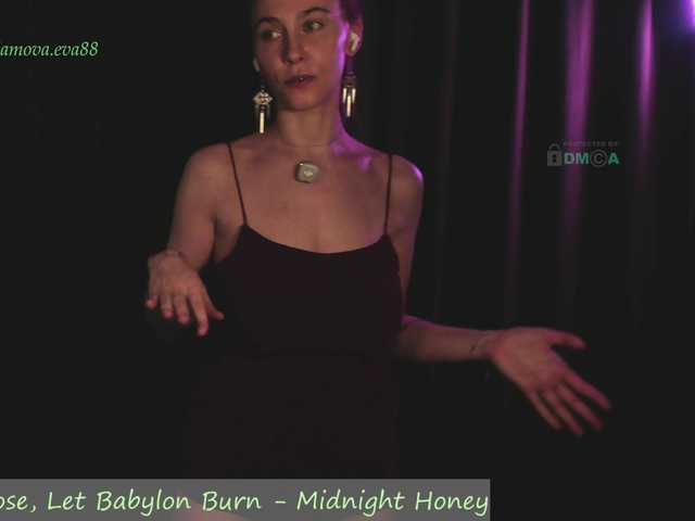 eva-adamova live cam on BongaCams