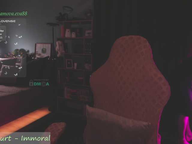 eva-adamova live cam on BongaCams