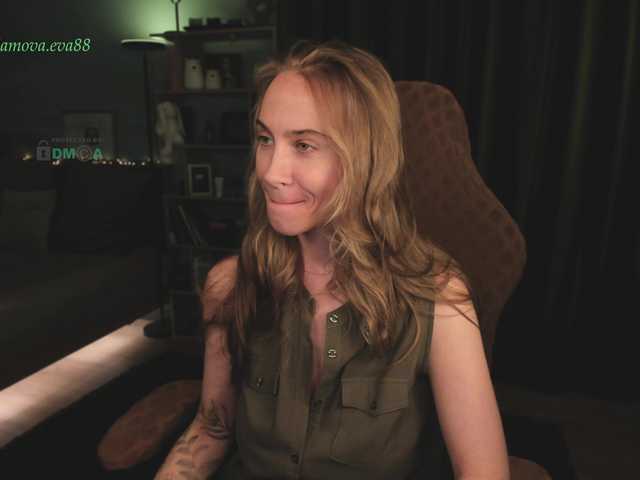 eva-adamova live cam on BongaCams