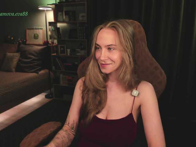 eva-adamova live cam on BongaCams