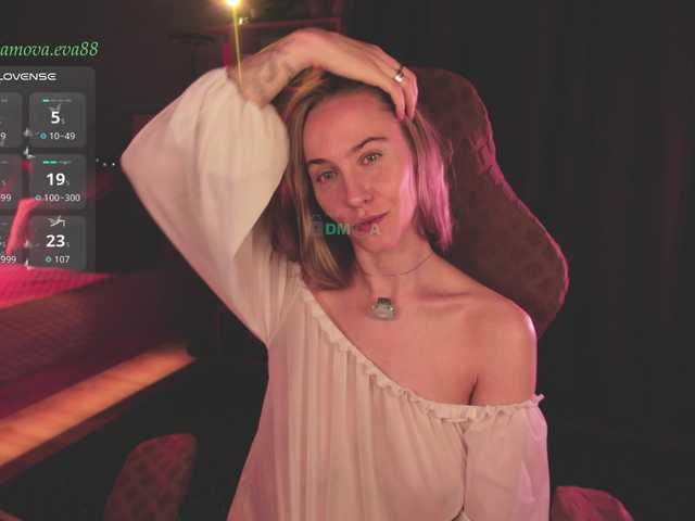 eva-adamova live cam on BongaCams