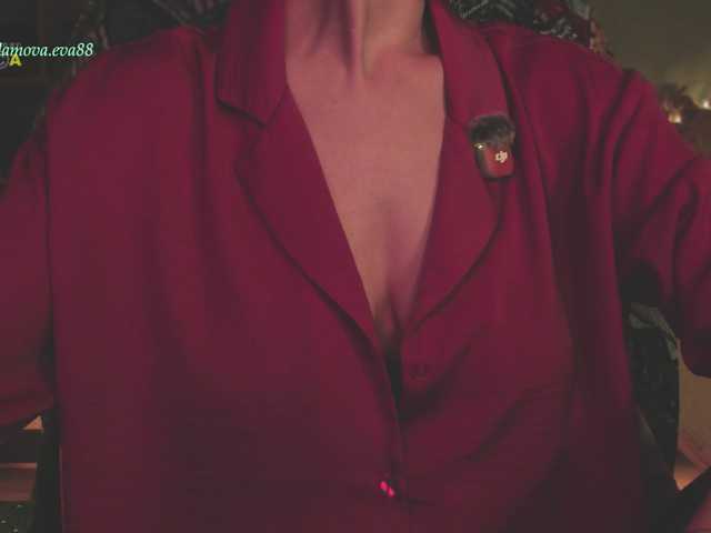 eva-adamova live cam on BongaCams