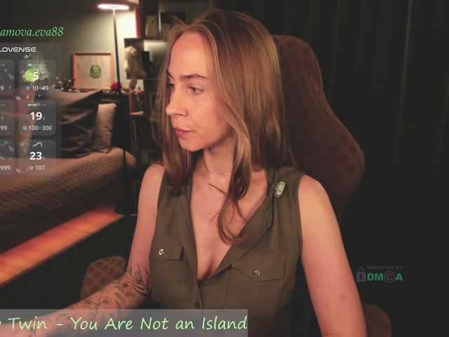 eva-adamova live cam on BongaCams