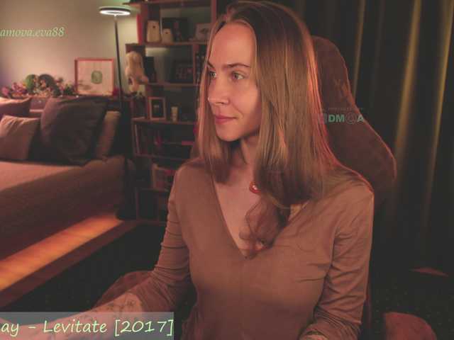 eva-adamova live cam