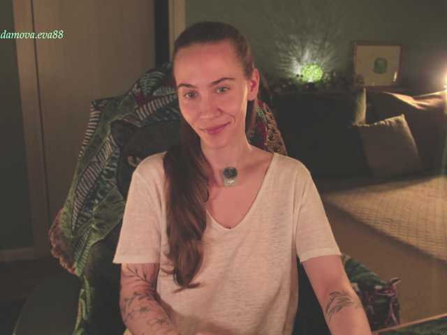 eva-adamova, en directo ahora en BongaCams