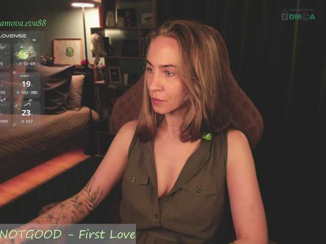 eva-adamova live cam on BongaCams