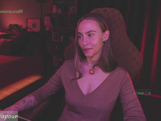 eva-adamova live cam on BongaCams