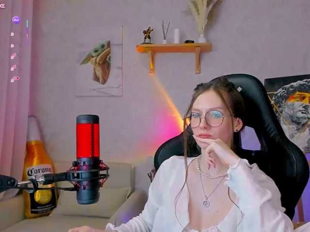 KiraRumGirl live cam