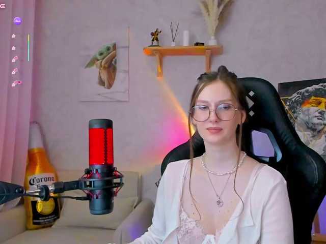 KiraRumGirl live cam