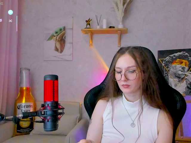 le modèle KiraRumGirl est en webcam porno dans un show sur le site bongacams, il possède les tags suivants: White/Caucasian,Redhead,Shaved