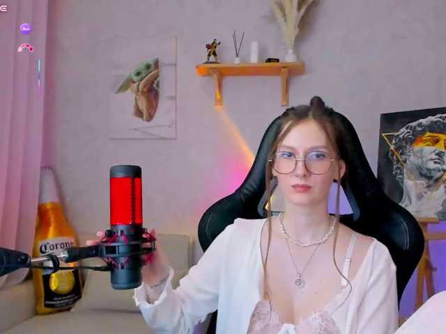 KiraRumGirl live cam