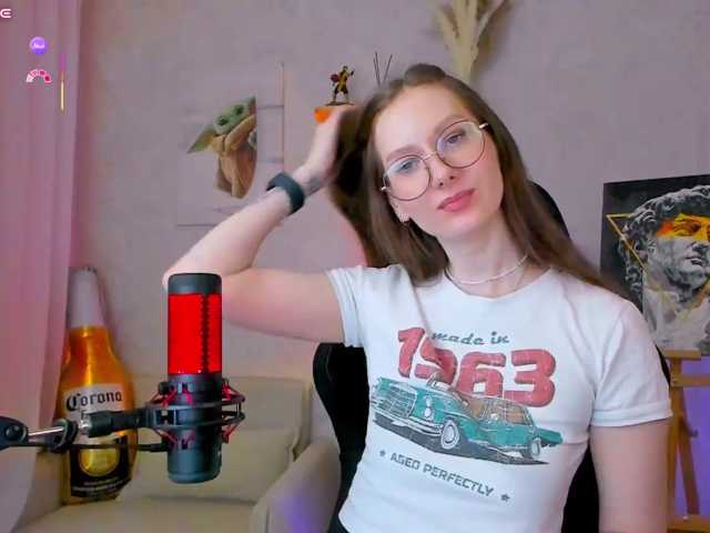 KiraRumGirl live cam preview