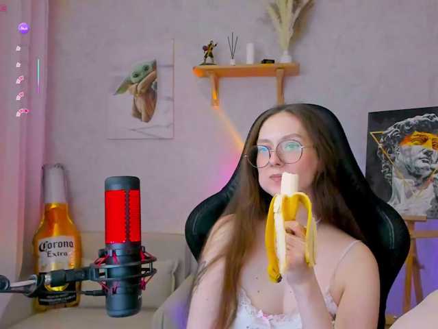 KiraRumGirl live cam preview