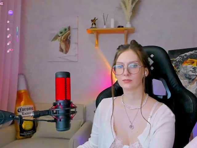 KiraRumGirl live cam