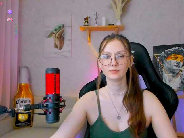 KiraRumGirl live cam preview