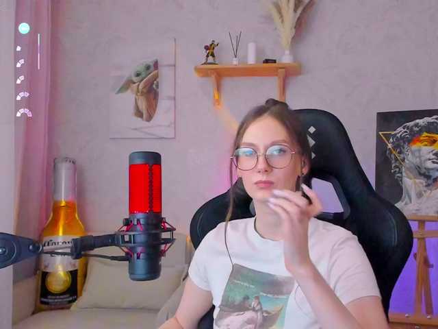 KiraRumGirl live webcam show
