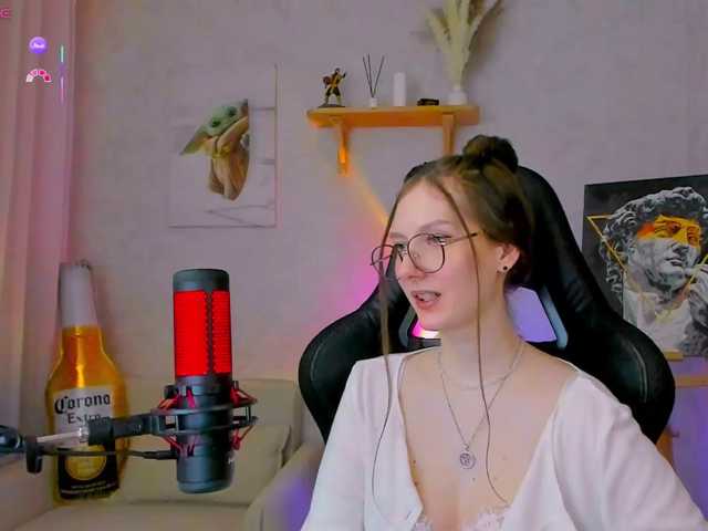 -Lovely, live now on BongaCams