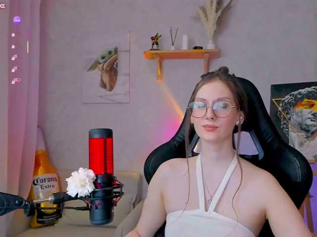 KiraRumGirl live cam on BongaCams