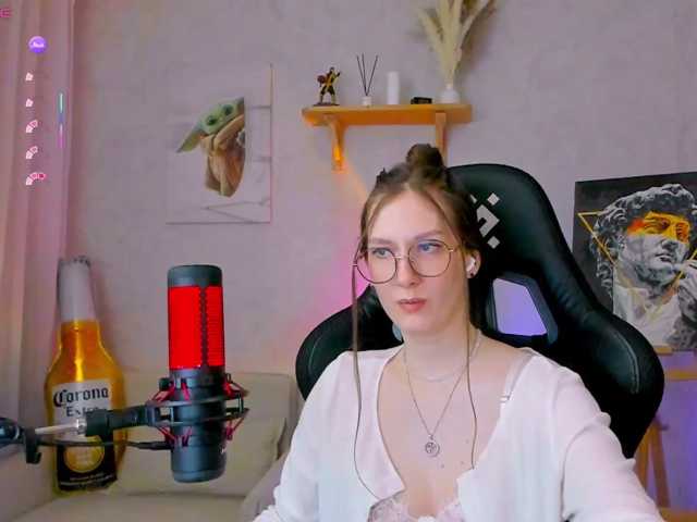 -Lovely, live now on BongaCams
