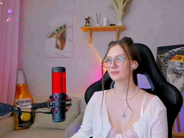 KiraRumGirl live cam