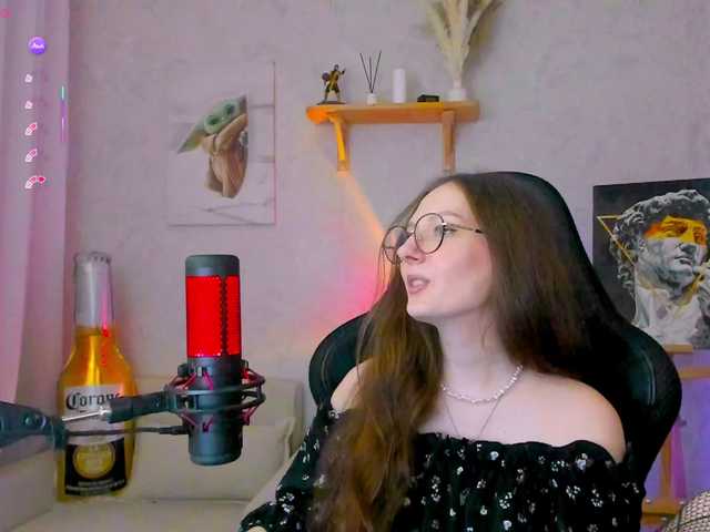 Chat with KiraRumGirl live cam