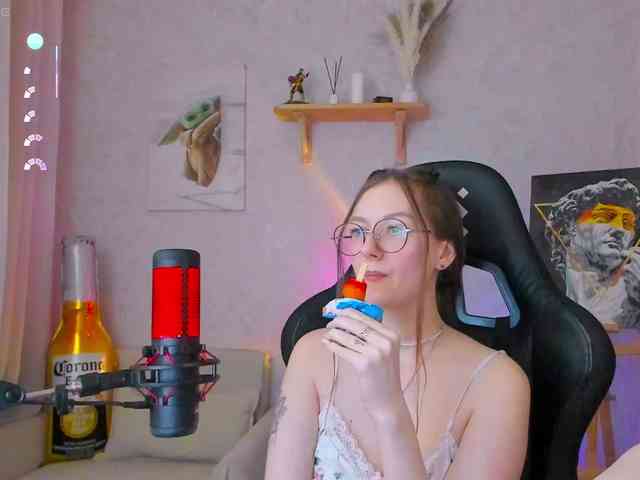 KiraRumGirl webcam
