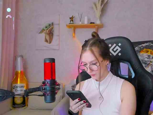 KiraRumGirl webcam