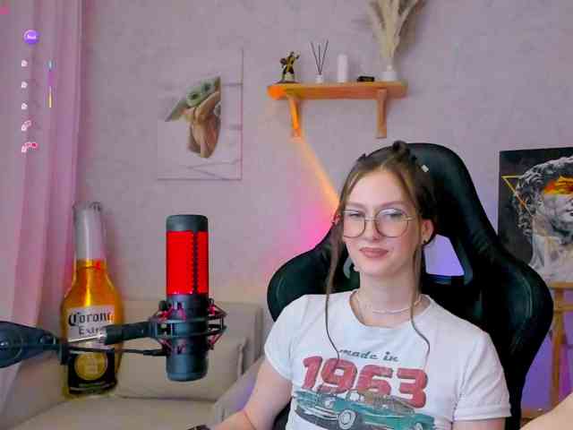 KiraRumGirl webcam