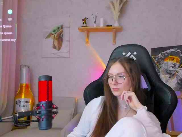KiraRumGirl webcam