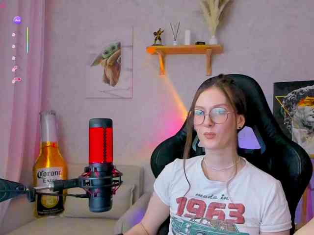 KiraRumGirl webcam