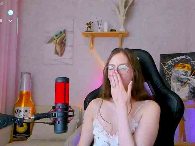 KiraRumGirl webcam