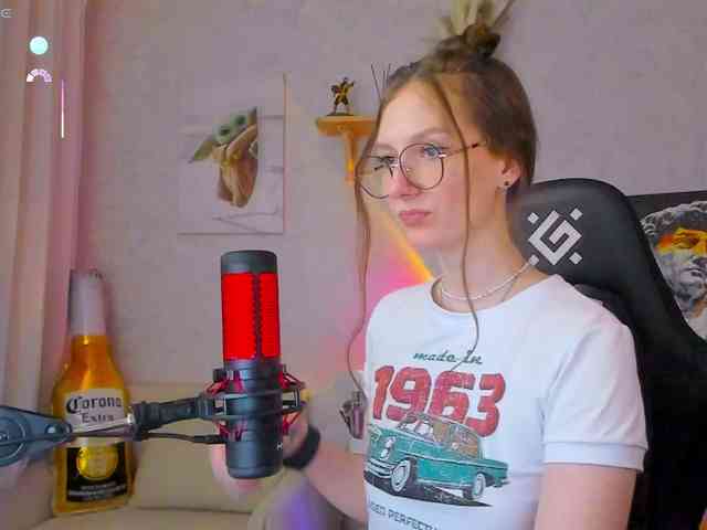 KiraRumGirl webcam