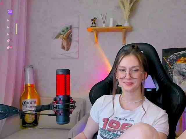 KiraRumGirl webcam