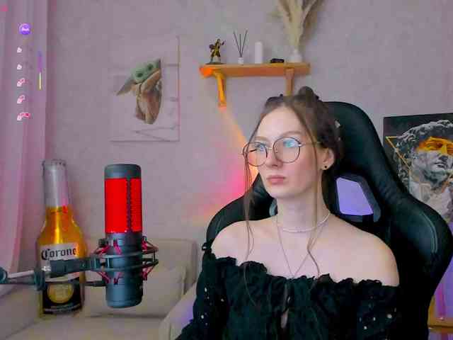 KiraRumGirl webcam