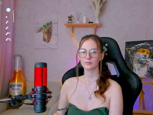 KiraRumGirl webcam
