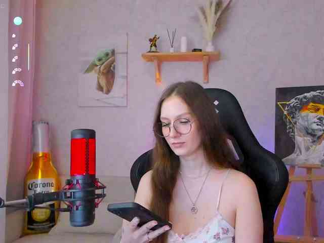 KiraRumGirl webcam