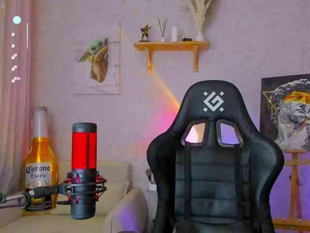KiraRumGirl webcam