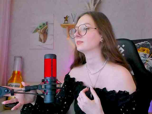 KiraRumGirl webcam